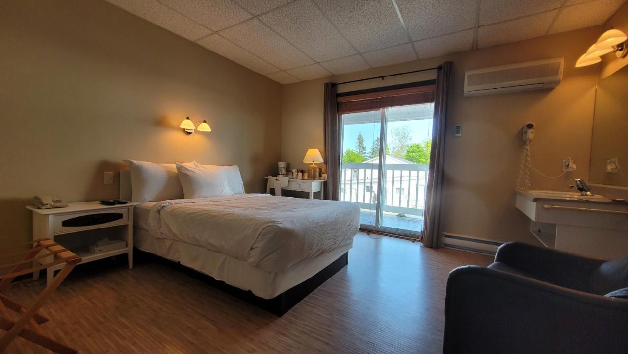 Hotel Aquamer Carleton-sur-Mer Εξωτερικό φωτογραφία